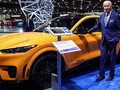 President Biden naast een Ford Mustang Mach-E (foto: Reuters)