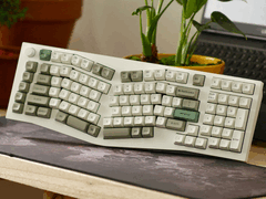 De Keychron Q13 Max is een van de draadloze toetsenborden die nieuwe firmware heeft ontvangen met bijgewerkte draadloze en RGB-opties