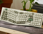 De Keychron Q13 Max is een van de draadloze toetsenborden die nieuwe firmware heeft ontvangen met bijgewerkte draadloze en RGB-opties