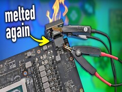 RTX 4090 met gesmolten 12VHPWR (Afbeeldingsbron: Der8auer YouTube-kanaal)