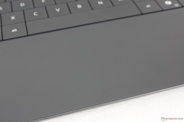Clickpad is ruim, maar tactiliteit is slecht en te gevoelig