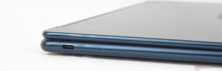 Links: USB-C Thunderbolt 4 met DisplayPort 2.1 + Power Delivery