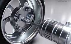 De aandrijfas van het Uni Wheel is verbonden met een aandrijftandwiel dat pinioin tandwielen aandrijft, die op hun beurt verbonden zijn met een buitenste ringwiel om het wiel aan te drijven. (Afbeeldingsbron: Hyundai Motor Group)