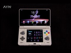 De AYN Thor heeft dubbele AMOLED aanraakschermen. (Afbeeldingsbron: AYN)