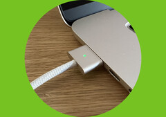 De Windows wereld heeft nog steeds geen antwoord op de MagSafe connector, voor het eerst geïntroduceerd door Apple in de jaren '00 (bron: Notebookcheck - bewerkt)