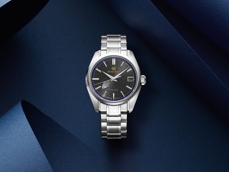 Grand Seiko SBGA531 Wako limited edition-horloge met een grijze wijzerplaat met structuur, blauwe accenten en een roestvrijstalen armband.