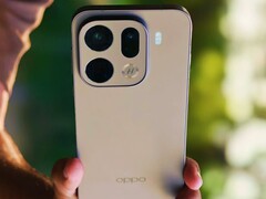 De Oppo Find X9s Pro heeft twee 200MP camera's en één 50MP camera aan de achterkant.