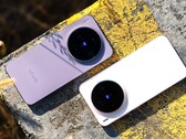 In een vergelijkingstest tussen de compacte Vivo X300 en de Samsung Galaxy S25 Ultra doet de laatste het niet goed. (Afbeeldingsbron: Weibo)