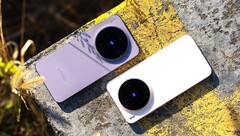 In een vergelijkingstest tussen de compacte Vivo X300 en de Samsung Galaxy S25 Ultra doet de laatste het niet goed. (Afbeeldingsbron: Weibo)