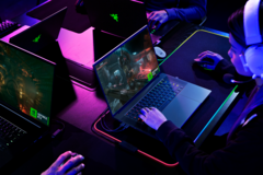 Razer Blade 16 biedt dual-mode mini-LED display opties. (Afbeelding Bron: Razer)