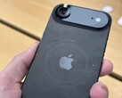 iPhone Air Space Zwart scherm met krassen rond het MagSafe-gedeelte. (Afbeeldingsbron: Consomac)