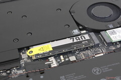 SSD zit naast de koeler en ventilator in de Blade 16