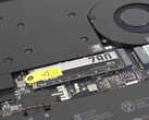SSD zit naast de koeler en ventilator in de Blade 16