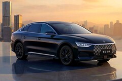 undercovercabine' voor China: De nieuwe Linghui E9, die gebaseerd is op de BYD Han, wordt uitsluitend gebruikt voor chauffeursdiensten om de premium reputatie van BYD hoog te houden.