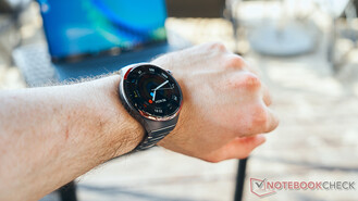 Hands on met de smartwatch (Afbeelding bron: Notebookcheck)