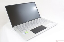 De Asus VivoBook S15 S532F heeft twee beeldschermen