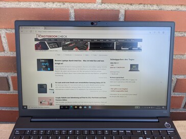 Lenovo ThinkPad E15 Gen 2 buitenshuis