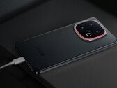 het aankomende vlaggenschip van iQOO zou een 7.000 mAh batterij kunnen bevatten. Afgebeeld: iQOO 13. (Afbeeldingsbron: iQOO)