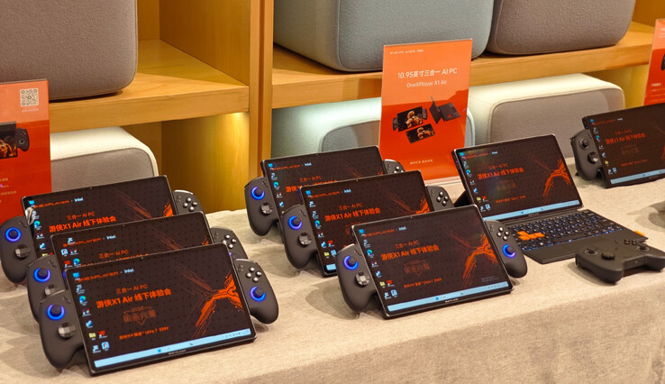 De OneXPlayer X1 Air in twee van zijn drie toestanden. (Afbeeldingsbron: One-Netbook)