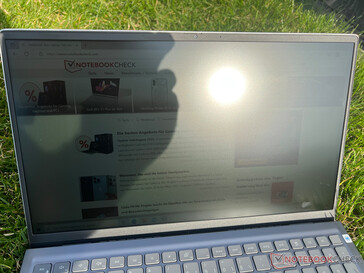 De Dell Inspiron 15 5515 in de zon ...