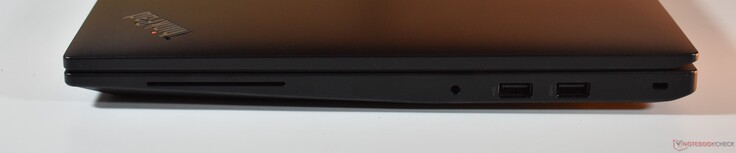 rechts: Smartcardlezer, 3,5 mm audio, USB-A 2.0, USB A 3.2 Gen 1, Kensington-slot