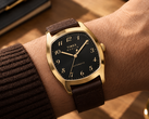 Het Timex Marlin Tonneau TW2Y84500IK-horloge heeft een goudkleurige kast