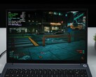 AIM Max+ laptop met Cyberpunk 2077 op geïntegreerde Radeon 8060S GPU, met in-game overlay met TDP en CPU-temperatuur. (Afbeeldingsbron: ETA PRIME op YouTube)