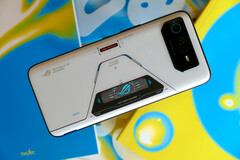 De ROG Phone 6D zal waarschijnlijk een chassis delen met zijn broers en zussen. (Bron: Digital Trends)