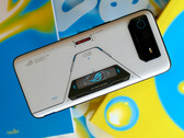 De ROG Phone 6D zal waarschijnlijk een chassis delen met zijn broers en zussen. (Bron: Digital Trends)