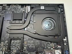 Eén ventilator met twee heatpipes.