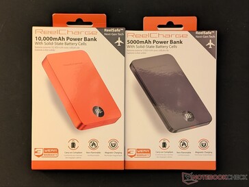Verkoopverpakking voor de ReelCharge Solid State draadloze powerbanks.