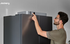 De Jackery FridgeGuard is voorzien van een klein LCD-scherm
