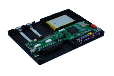 Een batterij en heel wat oudere connectiviteitsopties zijn aan boord (Afbeelding bron: 8064YES!)