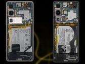De Sony Xperia 1 VI (L) en Xperia 1 V (R) laten zien hoeveel ruimte de batterij inneemt. (Afbeeldingsbron: WekiHome/Unsplash - bewerkt)