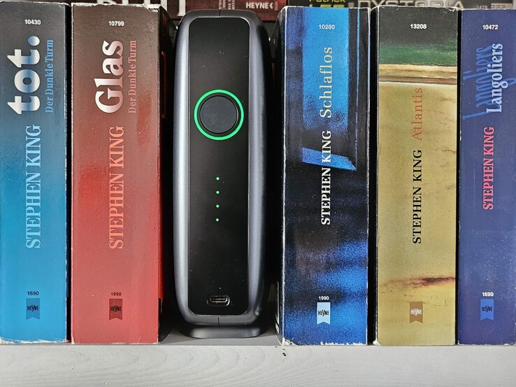 De Dwarf Mini is ongeveer zo groot als een paperbackboek.