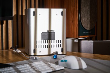 Om de M.2 SSD's te vervangen, moeten vier schroeven worden losgedraaid.