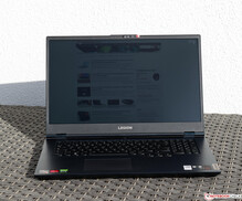 Lenovo Legion 5 17 in de zon