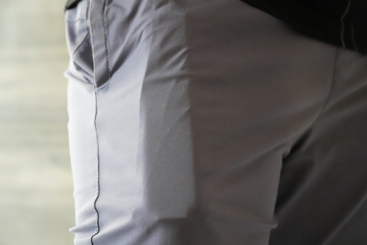 De Luna Ultra past gemakkelijk in de zak van een korte broek