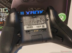 Er zijn vier extra knoppen aan de achterkant, en de trekkerweg kan mechanisch worden ingekort