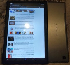 Teclast M40 10,1-inch Android tablet en P20HD van de achterkant (Bron: Eigen)
