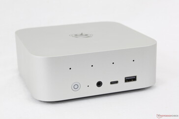 Voorkant: Aan/uit-knop, Reset-knop, 3,5 mm headset, USB-C (10 Gbps), USB-A 3.2 (10 Gbps)