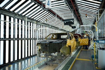 De productie van de Aygo X Hybrid gaat van start in de fabriek van Toyota in Kolin (TMMCZ). De fabriek bereidt zich voor op de productie van de eerste BEV vanaf 2026. (Afbeeldingsbron: Toyota).