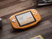 De Ayaneo Konkr Pocket Advance is een moderne heruitgave van de Game Boy Advance.