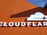 Cloudflare heeft Programmable Flow Protection toegevoegd aan Magic Transit, waardoor klanten aangepaste DDoS-bestrijding op basis van eBPF krijgen voor UDP-gebaseerd Layer 7-verkeer.