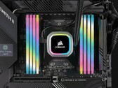 Corsair Vengeance RGB Pro SL DDR4-geheugen getoond in moederbord (Afbeelding bron: Corsair)