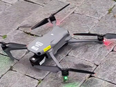 De DJI Air 3 bevat volgens de geruchten drie camera's. (Beeldbron: WeChat via @Quadro_News)