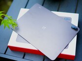 Ondanks de grote batterij blijft het apparaat slank – hoewel u het verschil in gewicht met de OnePlus Pad 4 zult merken.