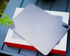 Ondanks de grote batterij blijft het apparaat slank – hoewel u het verschil in gewicht met de OnePlus Pad 4 zult merken.