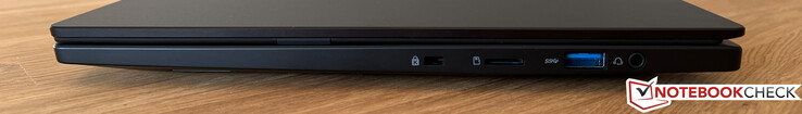 Rechts: Kensington-slot (Nano Saver), microSD-kaartlezer, USB-A 3.2 Gen 1 (5 Gbit/s), 3,5-mm audio