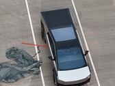 Deze validatie-eenheid van de Cybertruck lijkt problemen te hebben met de uitlijning van de deuren, die hopelijk verholpen zullen zijn tegen de tijd dat de productie rond is. (Afbeeldingsbron: Joe Tegtmeyer op YouTube)